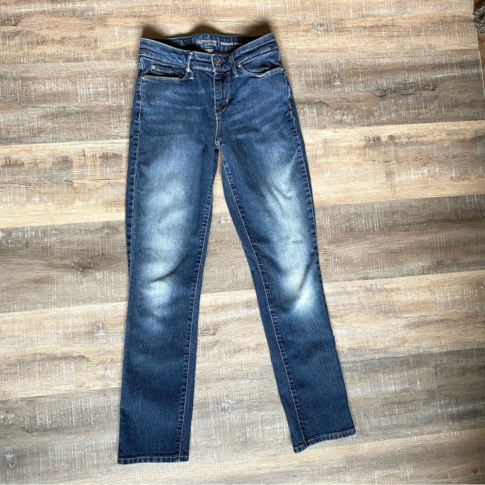 Signature by Levi Strauss & Co. Modern Slim Size 2 Jeans